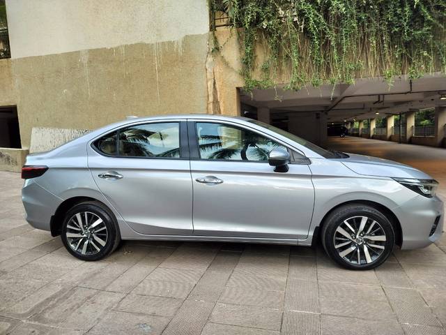 https://images10.gaadi.com/usedcar_image/4539187/original/de043ca3a77caa73bf414e7904edca5c.jpg?imwidth=6401