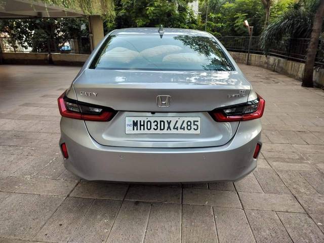 https://images10.gaadi.com/usedcar_image/4539187/original/processed_61be6df55cb1bb4b983a8a7b6a283686.jpg?imwidth=6402
