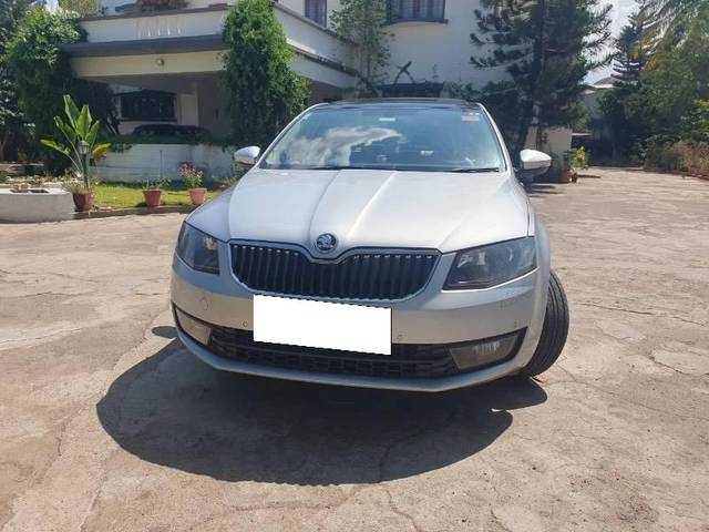 https://images10.gaadi.com/usedcar_image/4539211/original/processed_6ea8810b-0f27-4c2f-94ad-8b85f8338629.jpeg?imwidth=6400