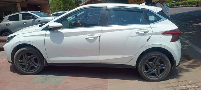 https://images10.gaadi.com/usedcar_image/4539232/original/processed_a669282a-f84e-47bd-a2cf-720f11a409e3.jpg?imwidth=6400