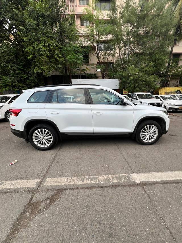 https://images10.gaadi.com/usedcar_image/4539249/original/6bfd942378da12fe58124448d2038a3d.jpg?imwidth=6401