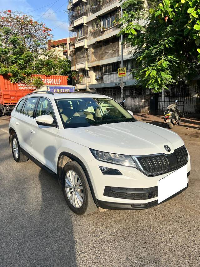 https://images10.gaadi.com/usedcar_image/4539249/original/processed_084df4037cd037785b96c46cb3da50e2.jpg?imwidth=6400