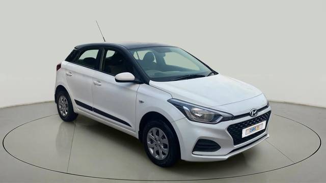 https://images10.gaadi.com/usedcar_image/4539250/original/e90f951d54684520b9239ea26c41e5bb.jpg?imwidth=6400