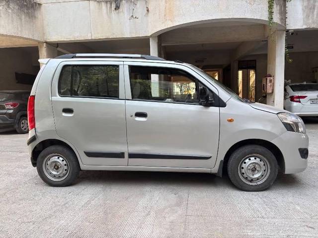 https://images10.gaadi.com/usedcar_image/4539285/original/processed_7060655e-8c5c-4046-a7e2-760459629532.jpeg?imwidth=6401