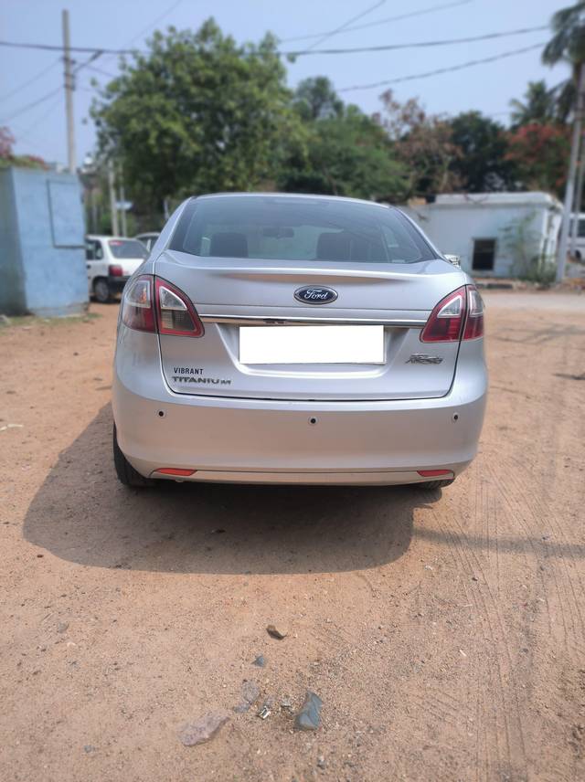 https://images10.gaadi.com/usedcar_image/4539310/original/processed_8040cac1-baa0-41fb-85fc-c6876068a1cf.jpg?imwidth=6401