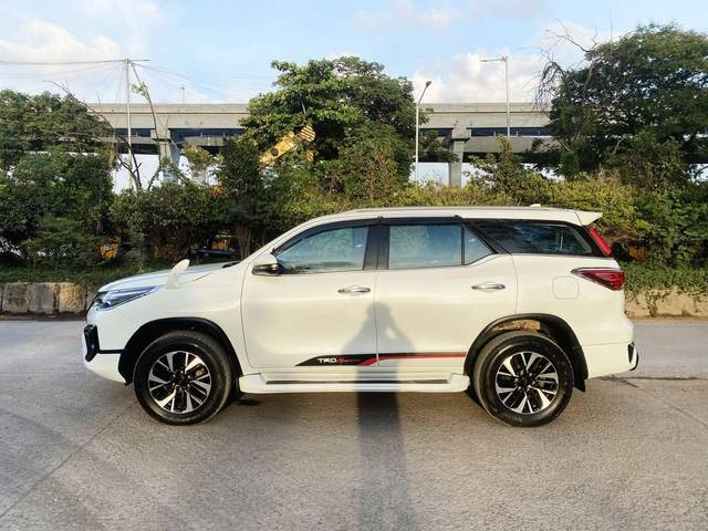 https://images10.gaadi.com/usedcar_image/4539319/original/processed_5f85f66a0632a8831577cc73cb394456.jpg?imwidth=6402