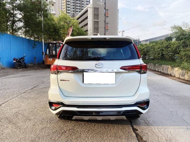 https://images10.gaadi.com/usedcar_image/4539319/original/processed_fe7ed05c74bd814b208be24c27125bb3.jpg?imwidth=6401