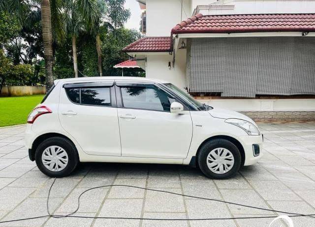 https://images10.gaadi.com/usedcar_image/4539339/original/processed_f933a1ca-6b0b-4d4b-a040-3c8dac12ddc3.jpeg?imwidth=6400
