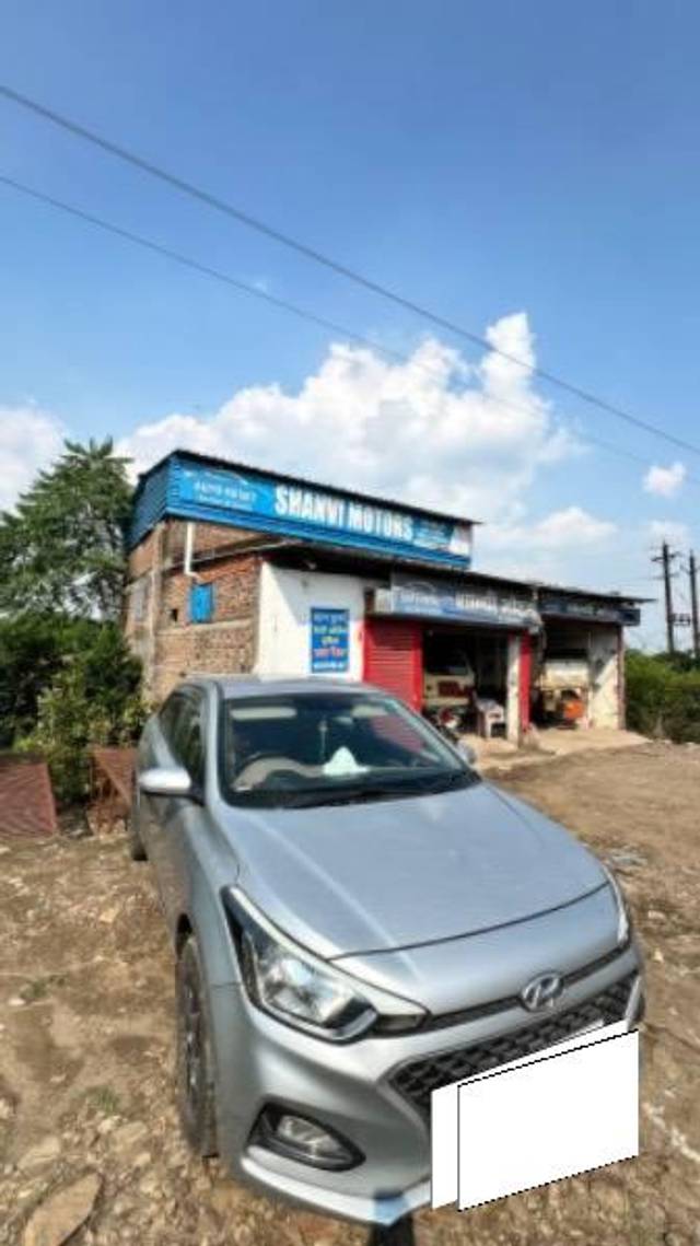 https://images10.gaadi.com/usedcar_image/4539344/original/processed_6a9aa932-73fc-45f4-8423-613c1391461b.jpeg?imwidth=6401