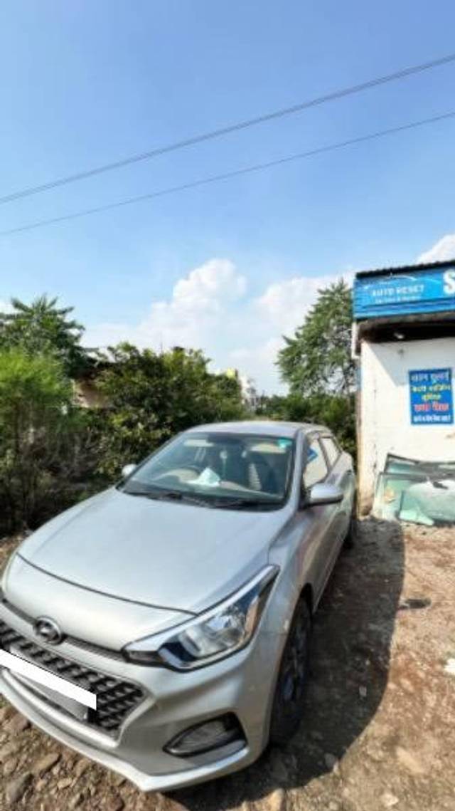 https://images10.gaadi.com/usedcar_image/4539344/original/processed_aa7901a4-6a29-4396-8b8c-515c93db60db.jpeg?imwidth=6400