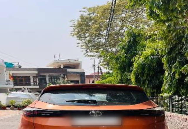 https://images10.gaadi.com/usedcar_image/4539416/original/83ce2bef-4a13-4979-a5c4-f0933bac9fb6.?imwidth=6400