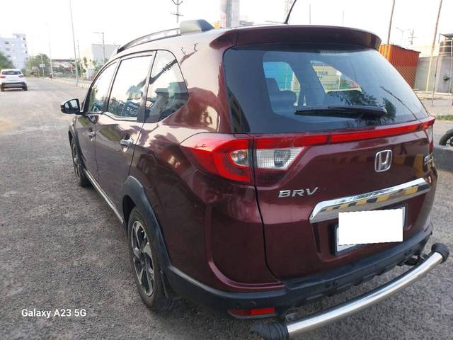 https://images10.gaadi.com/usedcar_image/4539417/original/processed_ac8a7106b20769315b62d57687010c71.jpg?imwidth=6402