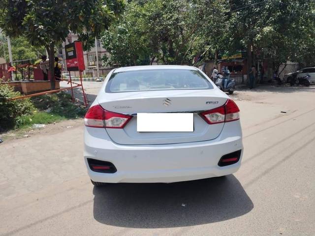 https://images10.gaadi.com/usedcar_image/4539420/original/processed_749f0b76-b013-4c35-bd9f-6307729e784e.jpg?imwidth=6402
