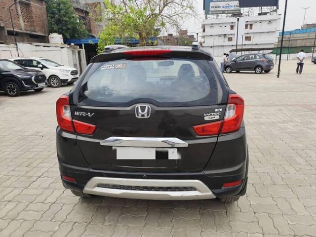 https://images10.gaadi.com/usedcar_image/4539434/original/processed_640c25dc-3c78-46e0-8347-4c4261062712.jpg?imwidth=6401