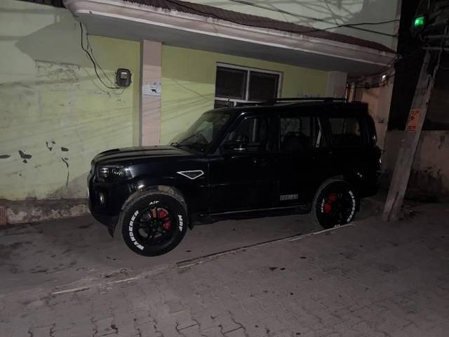 https://images10.gaadi.com/usedcar_image/4539478/original/processed_f30d26db-1334-462c-892e-0a989867a4d1.jpeg?imwidth=6400