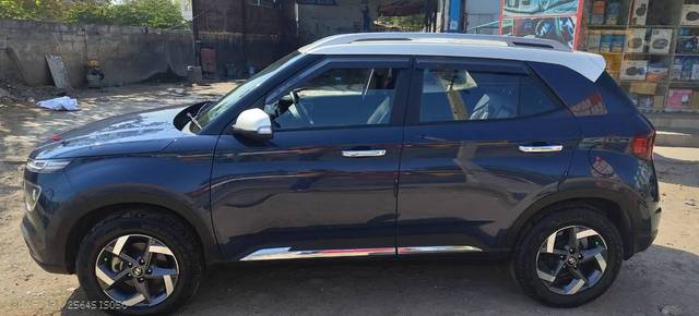 https://images10.gaadi.com/usedcar_image/4539511/original/processed_725a0d87-0e74-4006-88b1-466ce0360534.jpg?imwidth=6402