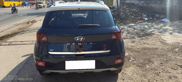 https://images10.gaadi.com/usedcar_image/4539511/original/processed_8e52da3d-79c2-4a40-9723-6c43f41e141d.jpg?imwidth=6401