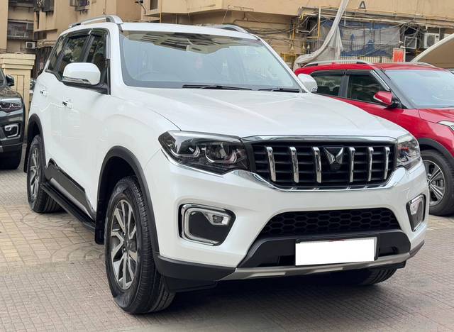 https://images10.gaadi.com/usedcar_image/4539530/original/processed_9ed3b221fbc6c321b7d4123a9bc8bf7d.jpg?imwidth=6400