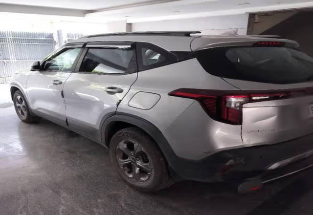 https://images10.gaadi.com/usedcar_image/4539556/original/e9e0d373-42c1-49c0-9c86-3583571b9f6d.?imwidth=6401