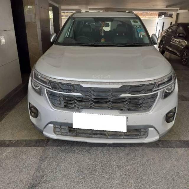 https://images10.gaadi.com/usedcar_image/4539556/original/processed_20ae8333-bade-4ab5-8280-aea28e139e45.jpg?imwidth=6402