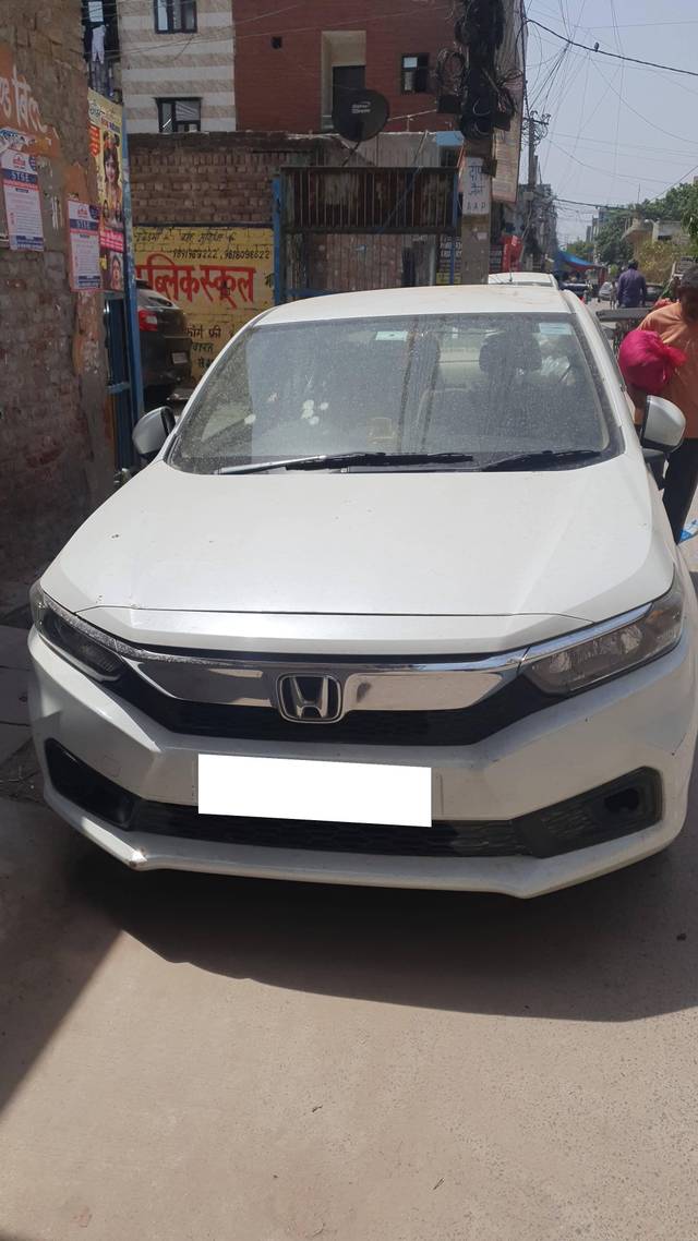 https://images10.gaadi.com/usedcar_image/4539571/original/processed_34f3ca4a-be62-4615-a741-3259e163a249.jpg?imwidth=6401
