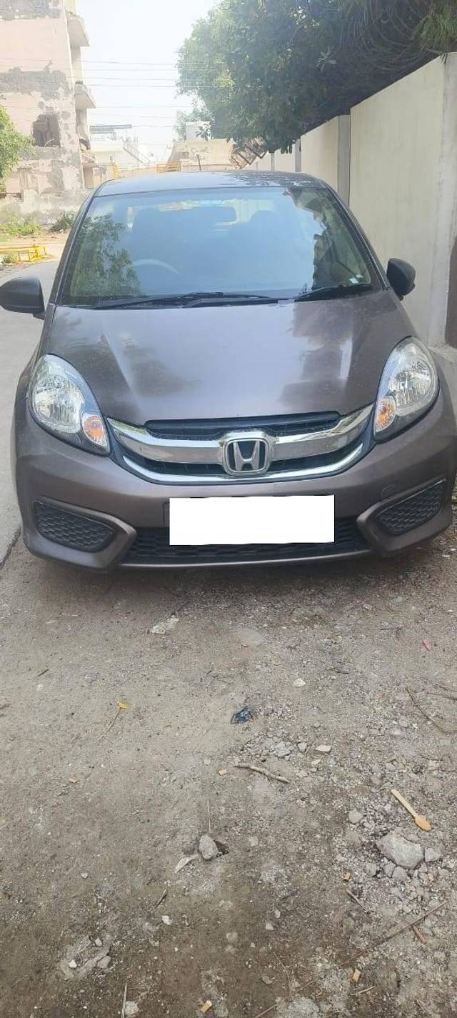 https://images10.gaadi.com/usedcar_image/4539584/original/processed_fe01ff6f-d89b-4b61-a3c2-80acef05a3e2.jpg?imwidth=6402