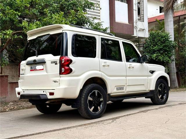 https://images10.gaadi.com/usedcar_image/4539655/original/processed_b10770f5d8a7a79863f6d94da28ecd19.jpg?imwidth=6401