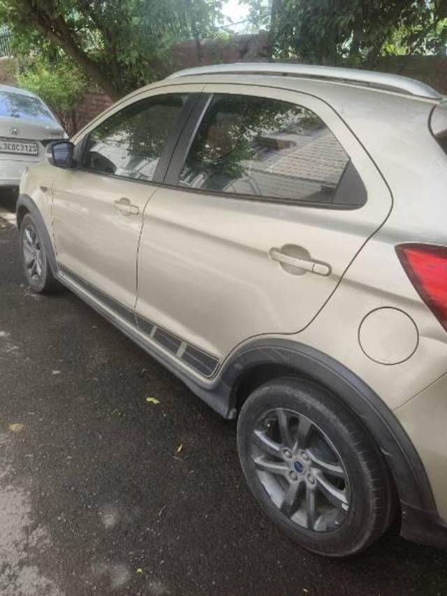 https://images10.gaadi.com/usedcar_image/4539665/original/processed_b88984dd-01e7-4d9e-8294-f6840c5347c9.jpg?imwidth=6402