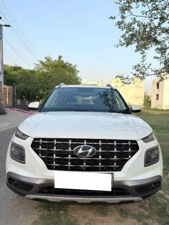 https://images10.gaadi.com/usedcar_image/4539694/original/processed_e9f91315-06cf-4d15-98d8-42f53faef0d4.jpeg?imwidth=6400