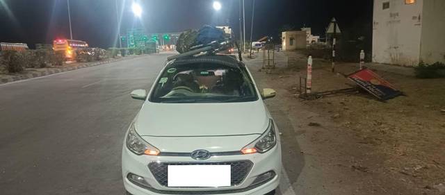 https://images10.gaadi.com/usedcar_image/4539697/original/processed_426590eb-d73e-4c9d-bc32-180bdecf38f9.jpg?imwidth=6400