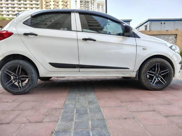 https://images10.gaadi.com/usedcar_image/4539714/original/processed_1d8c4115-249e-4c42-9870-2364ff99d87d.jpg?imwidth=6400