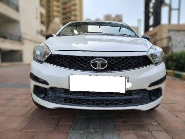 https://images10.gaadi.com/usedcar_image/4539714/original/processed_39949643-1b0a-43ad-8968-03bb6e1907aa.jpg?imwidth=6402