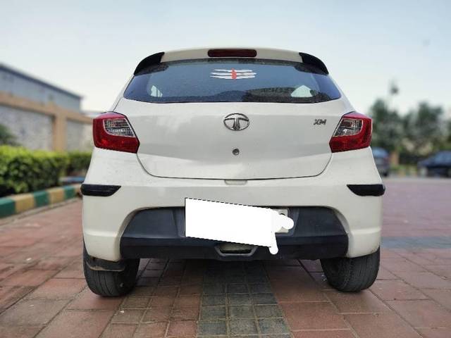 https://images10.gaadi.com/usedcar_image/4539714/original/processed_e8a98ff6-188e-482b-9f19-9b34e4bd80cd.jpg?imwidth=6401