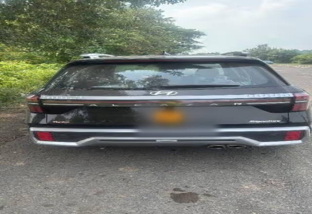 https://images10.gaadi.com/usedcar_image/4539727/original/8a3f1049-df9a-4dd7-b186-316693e57815.?imwidth=6401