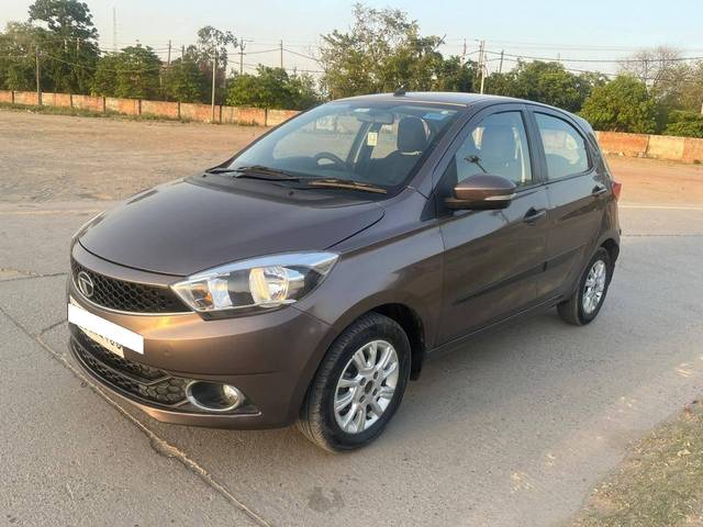 https://images10.gaadi.com/usedcar_image/4539768/original/processed_9d9f850c737ea306f9dbad004968f53b.jpg?imwidth=6402