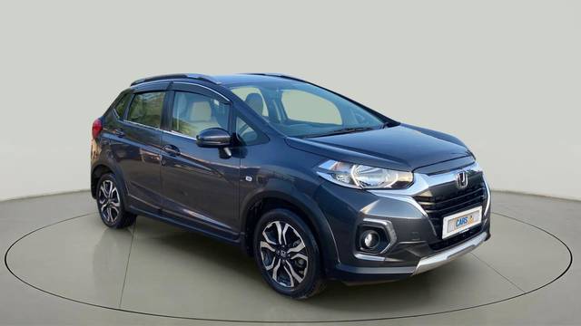https://images10.gaadi.com/usedcar_image/4539772/original/4767cd26313948cf86bddc76243ee2e9.jpg?imwidth=6400