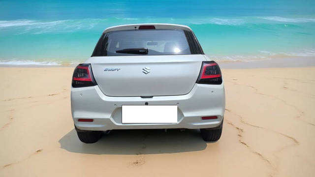 https://images10.gaadi.com/usedcar_image/4539802/original/processed_b10744f0-c965-415e-9679-abbc852cfbc7.png?imwidth=6402