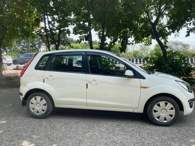 https://images10.gaadi.com/usedcar_image/4539810/original/4ba6b6b727ba1284ccacefa4feb1807d.jpg?imwidth=6401