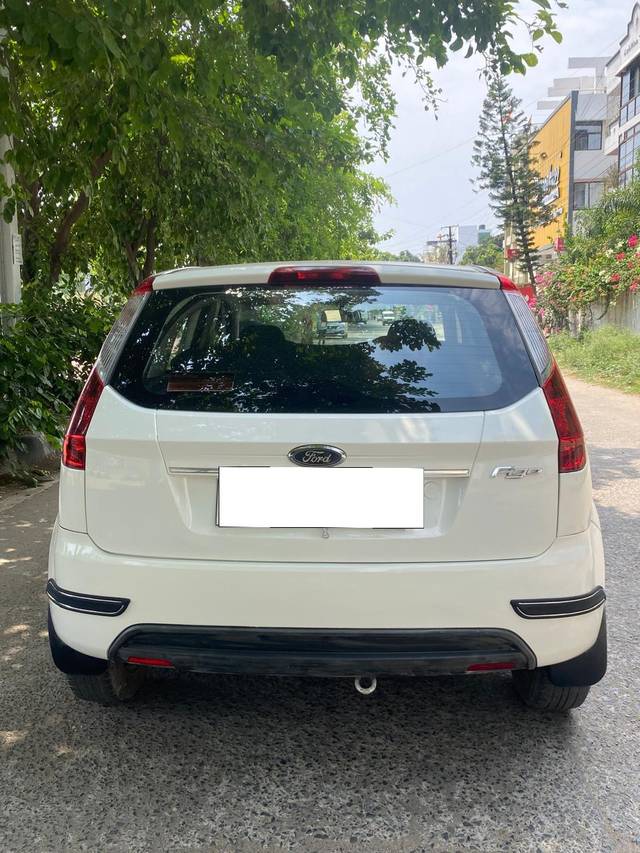 https://images10.gaadi.com/usedcar_image/4539810/original/processed_11659f52a61d9a7e6cc63c5a546644f2.jpg?imwidth=6402