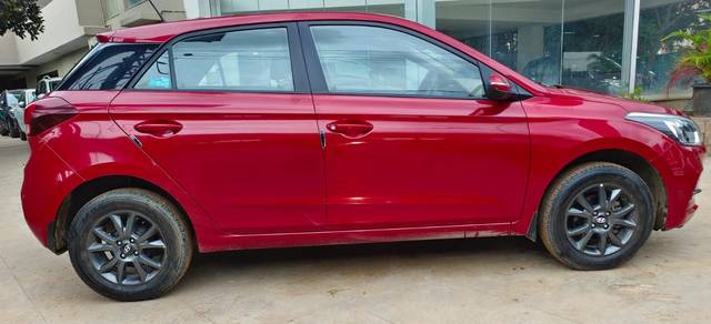 https://images10.gaadi.com/usedcar_image/4539826/original/499932a0a42d8dfbaca0d33eab809e19.jpeg?imwidth=6401