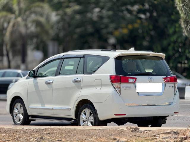 https://images10.gaadi.com/usedcar_image/4539830/original/processed_119c4566-9c7c-450b-bd4a-0f8446156720.jpg?imwidth=6402