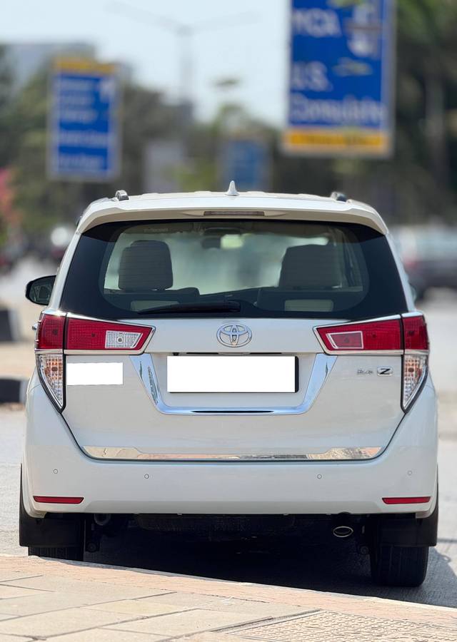 https://images10.gaadi.com/usedcar_image/4539830/original/processed_82168d74-039d-434b-9ad0-310da2fc33ab.jpg?imwidth=6401