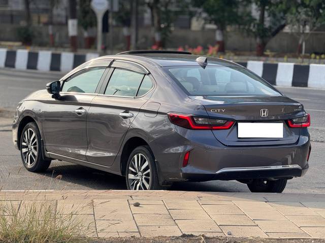 https://images10.gaadi.com/usedcar_image/4539836/original/processed_1940f3c5-6da4-4311-9a9b-f052a26fc238.jpg?imwidth=6402