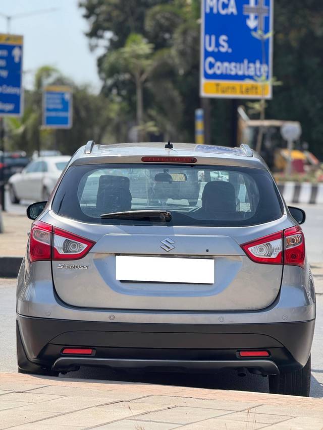https://images10.gaadi.com/usedcar_image/4539842/original/processed_ea8549f3-8725-437d-b566-ef96d5d5e8a3.jpg?imwidth=6401