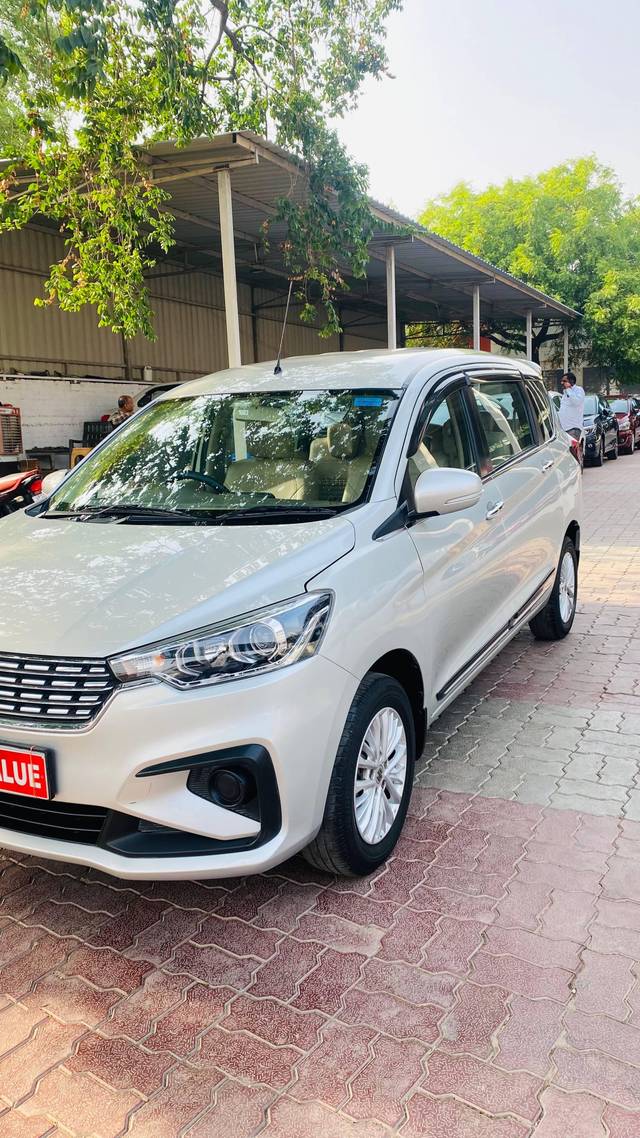 https://images10.gaadi.com/usedcar_image/4539843/original/processed_aec866b6-1fd1-45bd-bf30-d74fe33a1483.jpg?imwidth=6402