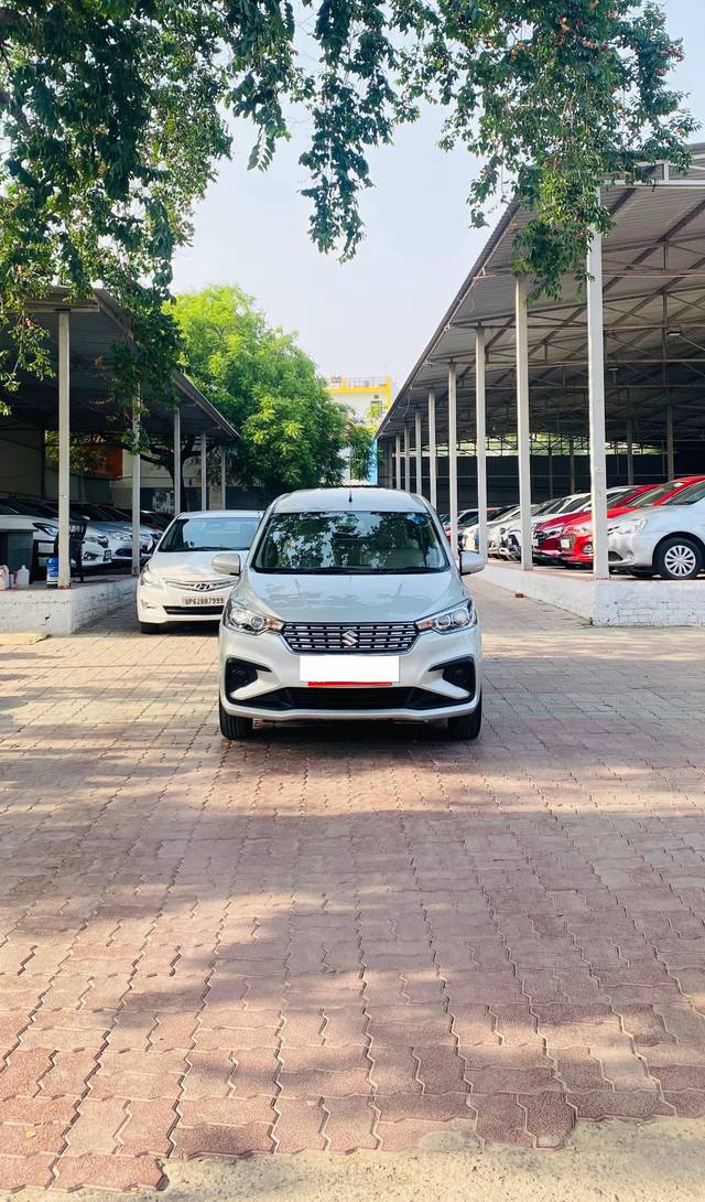https://images10.gaadi.com/usedcar_image/4539843/original/processed_f055ee10-cacc-4fda-ac63-238acb01ca3f.jpg?imwidth=6400