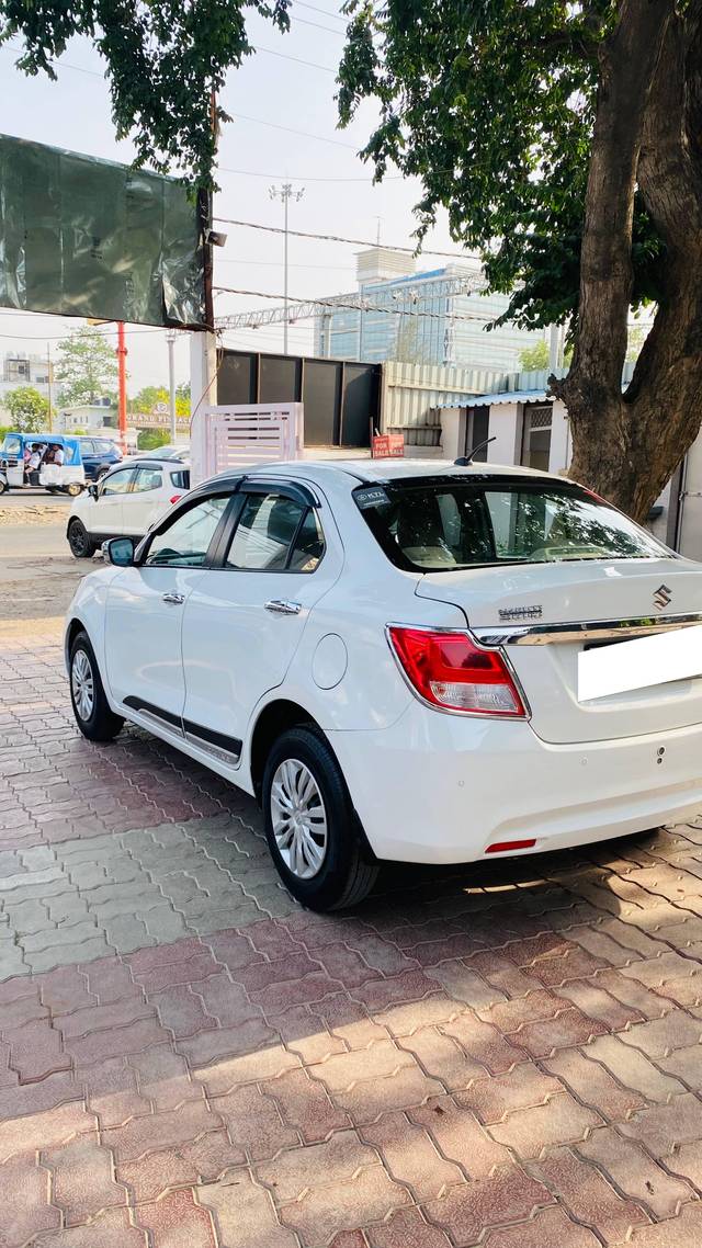 https://images10.gaadi.com/usedcar_image/4539850/original/processed_25b752ba-5314-4d5e-bed2-777a9deeeb23.jpg?imwidth=6401