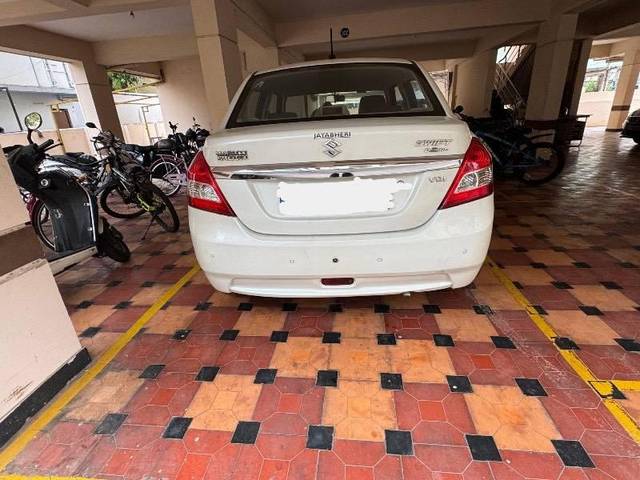 https://images10.gaadi.com/usedcar_image/4539859/original/processed_a4c75263-3d75-4097-840b-454ec8281d5a.jpeg?imwidth=6402