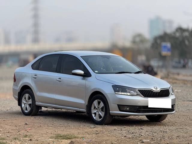 https://images10.gaadi.com/usedcar_image/4539897/original/processed_c7d7eebd-988c-4eea-8db1-8679a1078ded.jpg?imwidth=6400