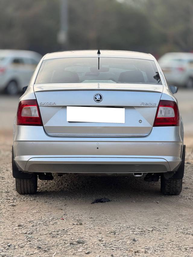 https://images10.gaadi.com/usedcar_image/4539897/original/processed_e404b2aa-b123-43c6-b53f-54d1facc5d91.jpg?imwidth=6401